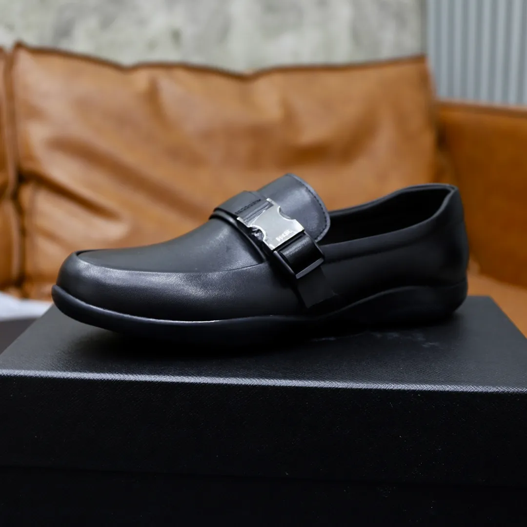 Men's shoes💰600💰Top original order Brand: PRADA (Prada) Standard code: Men's code 38/44 (45 can be customized) Grade: Same as the official website Material: Original cowhide surface, cowhide lining, original wear-resistant soft outsole Style category: Business casual slip-on shoes, young fashion, European and American trends, British style Color: actual picture color